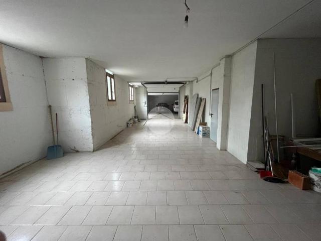 Box in vendita a Lonato, Lombardia