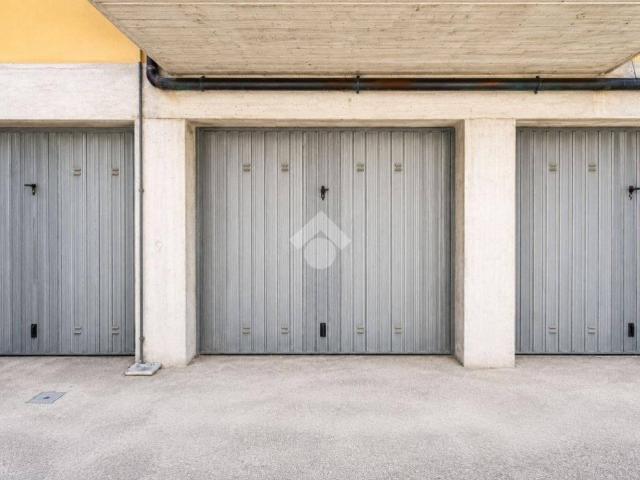 Box in vendita a Marche, Ancona