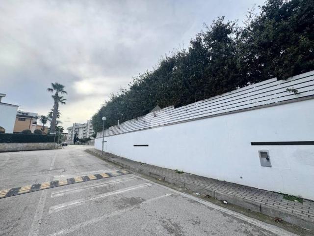 Box in vendita a Lusciano, Campania
