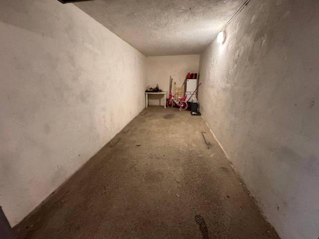Box in vendita a Castello, Piemonte