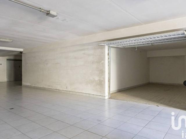 Box in vendita a Tribunale, Marche