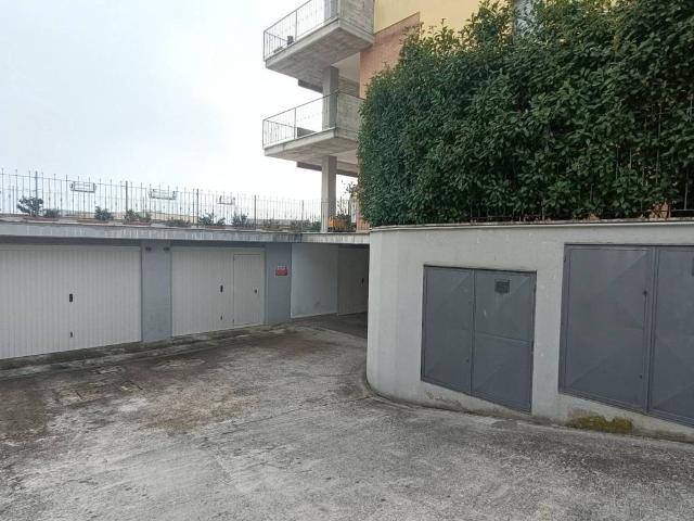 Box in vendita a Marche, Macerata