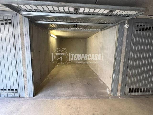Box in vendita a Macherio, Lombardia