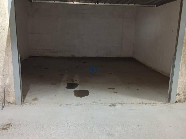 Box in vendita a Maddaloni, Campania