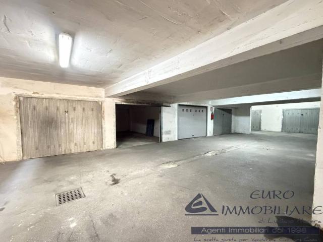 Box in vendita a Maddaloni, Campania