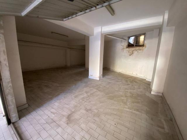 Box in vendita a Maddaloni, Campania