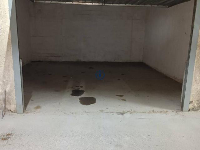 Box in vendita a Maddaloni, Campania