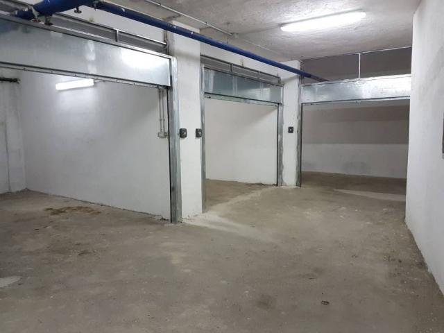 Box in vendita a Maddaloni, Campania