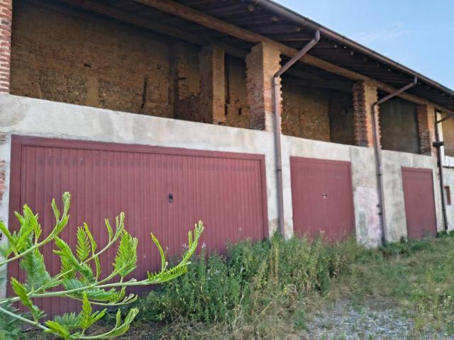 Box in vendita a Magnago, Lombardia