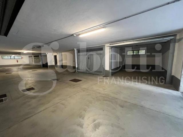 Box in vendita a Malgrate, Lombardia