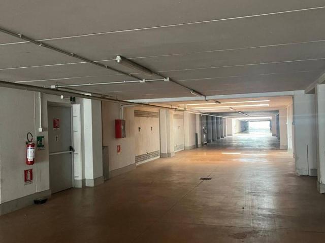 Box in vendita a Unione dei comuni del Distretto Ceramico, Maranello