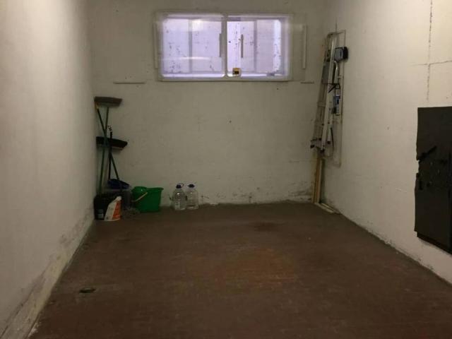 Box in vendita a Unione dei comuni del Distretto Ceramico, Maranello