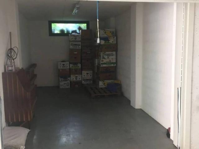 Box in vendita a Unione dei comuni del Distretto Ceramico, Maranello