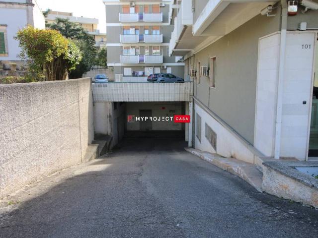 Box in vendita a Puglia, Taranto