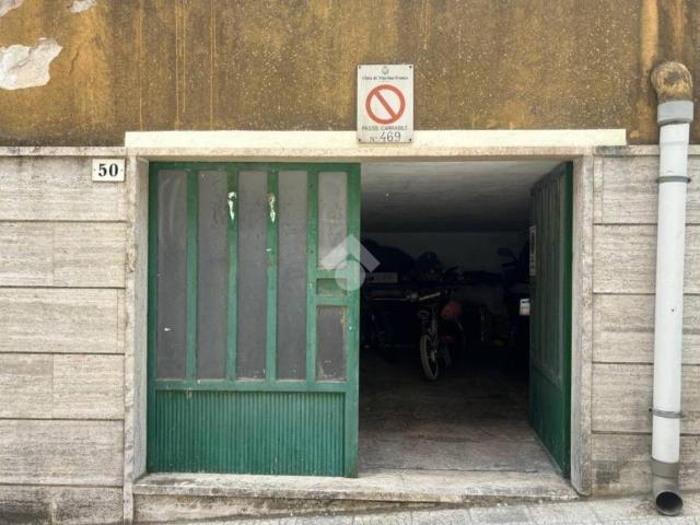 Box in vendita a Puglia, Taranto