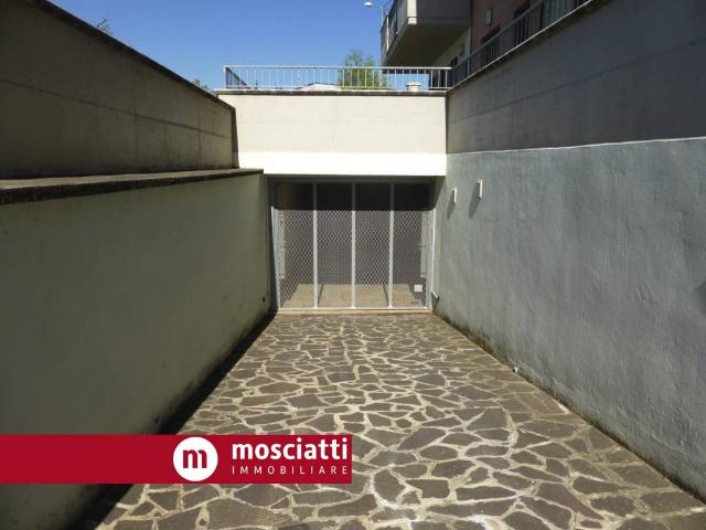 Box in vendita a Marche, Macerata