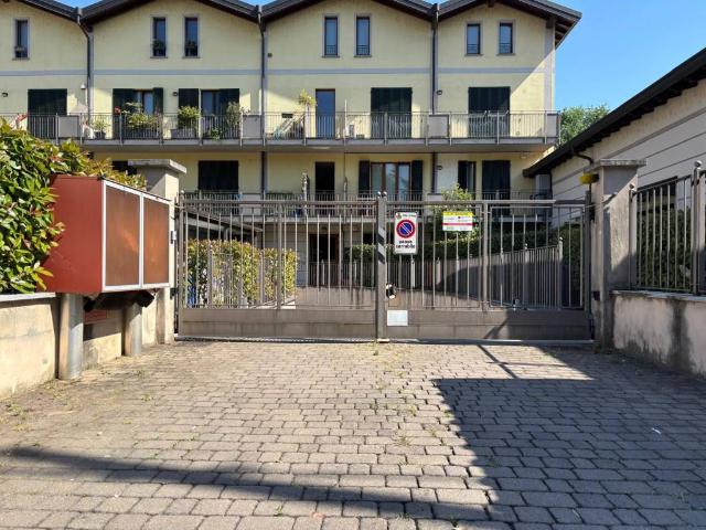 Box in vendita a Meda, Lombardia