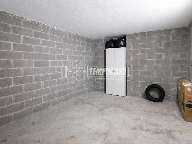 Box in vendita a Mediglia, Lombardia