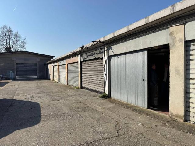 Box in vendita a Cascina Saresano, Mediglia