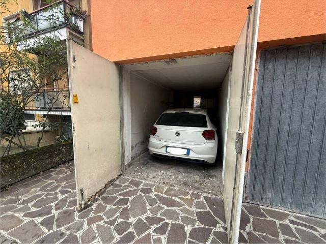 Box in vendita a Melegnano, Lombardia