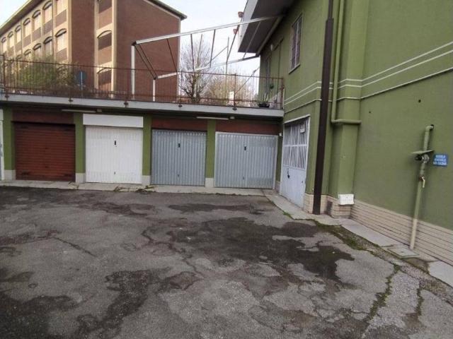 Box in vendita a Melegnano, Lombardia
