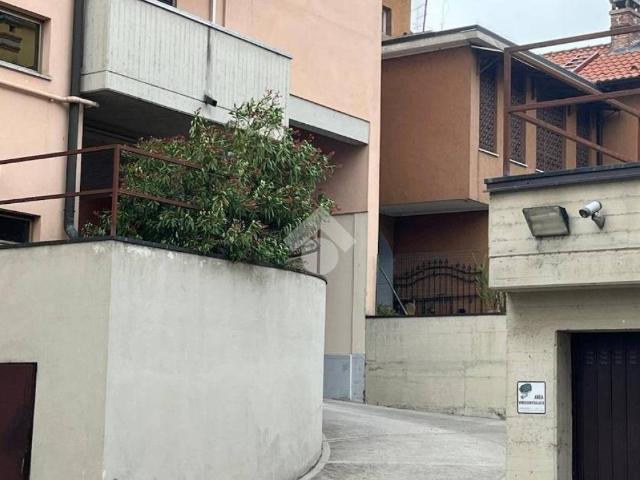 Box in vendita a Melegnano, Lombardia