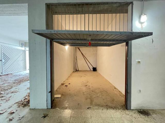 Box in vendita a Puglia, Lecce