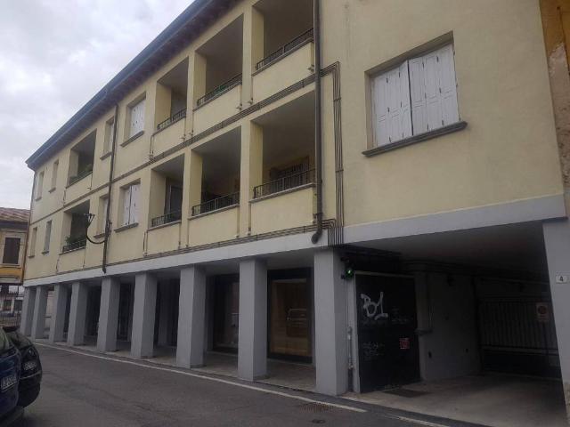 Box in vendita a Melzo, Lombardia