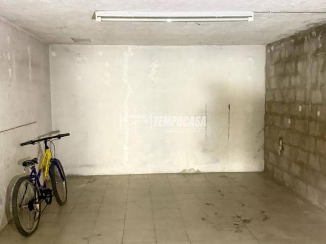 Box in vendita a Pagnano, Merate