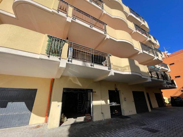 Box in vendita a Sperone, Messina