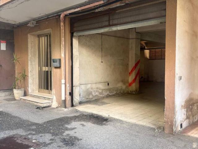 Box in vendita a Rione Gonzaga, Messina