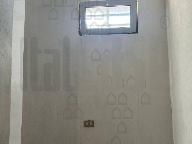 Box in vendita a Sperone, Messina