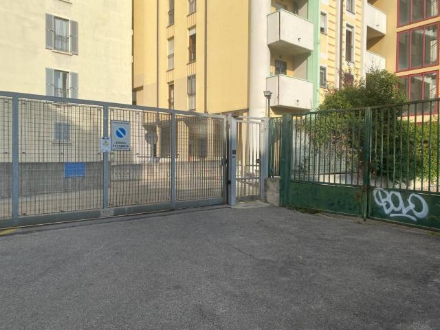 Box in vendita a Isola, Milano
