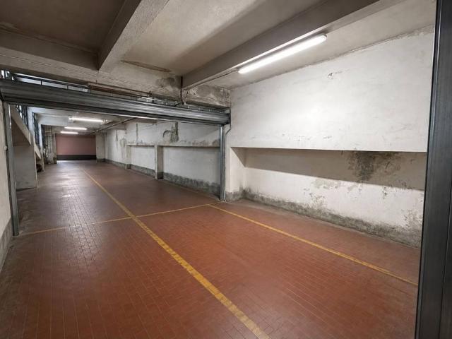 Box in vendita a Selinunte, Milano