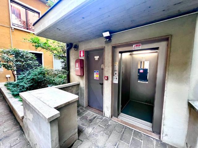Box in vendita a Porta Romana, Milano