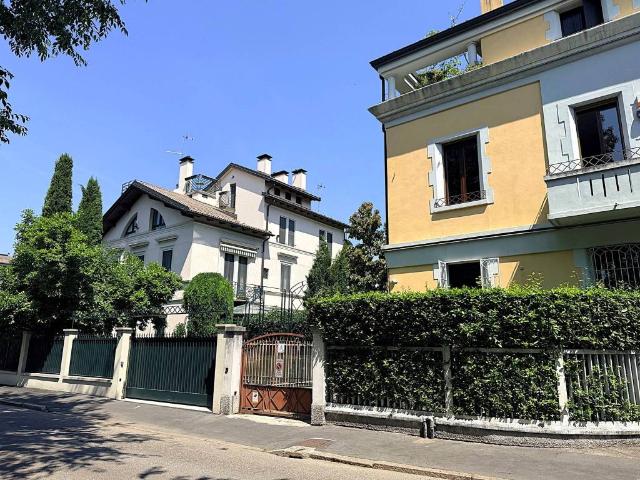 Box in vendita a Municipio 2, Milano