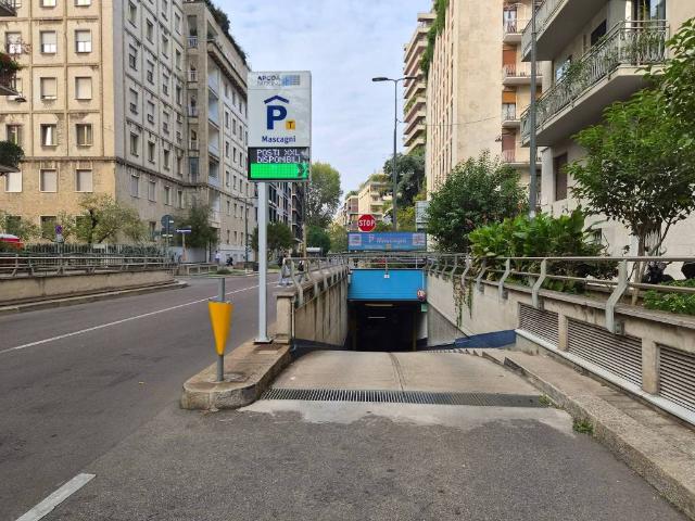 Box in vendita a Guastalla, Milano