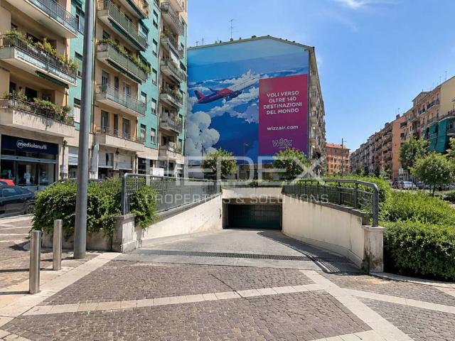 Box in vendita a Loreto, Milano