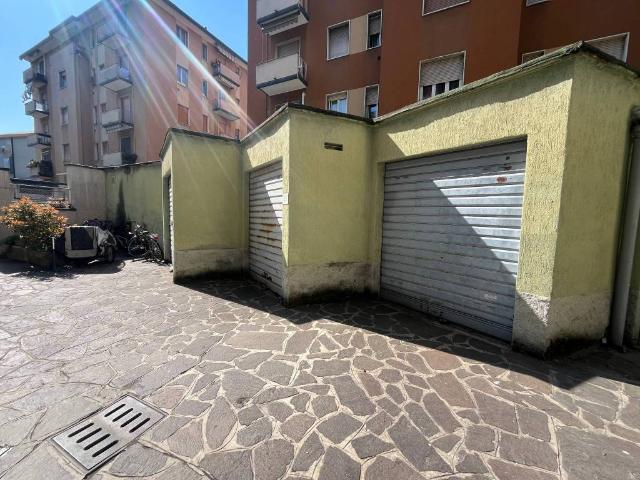 Box in vendita a Municipio 6, Milano
