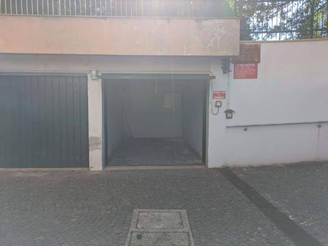 Box in vendita a Municipio 8 di Milano, Milano
