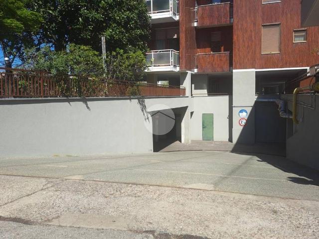 Box in vendita a Affori, Milano