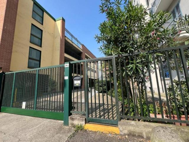 Box in vendita a Lorenteggio, Milano