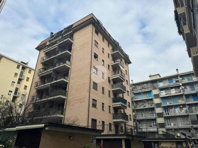 Box in vendita a Selinunte, Milano