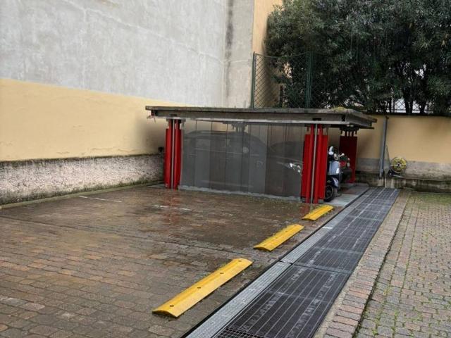 Box in vendita a Municipio 7, Milano