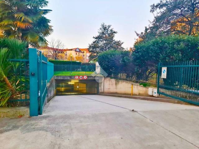 Box in vendita a Isola, Milano