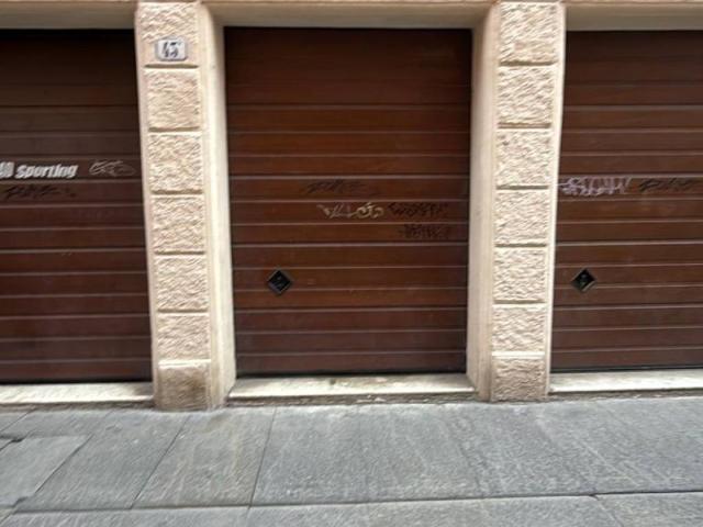 Box in vendita a Centro Storico, Modena