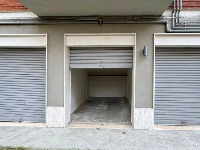 Box in vendita a Centro Storico, Modena