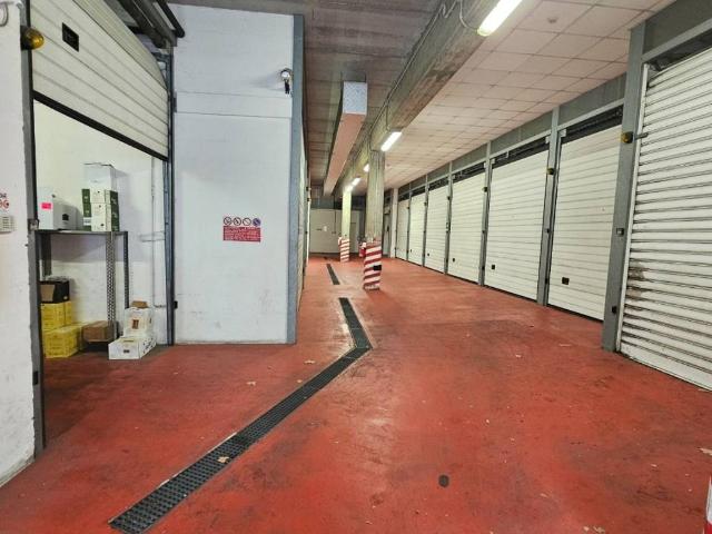 Box in vendita a Centro Storico, Modena