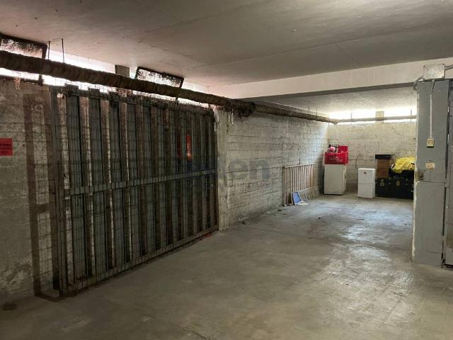 Box in vendita a Centro Storico, Modena