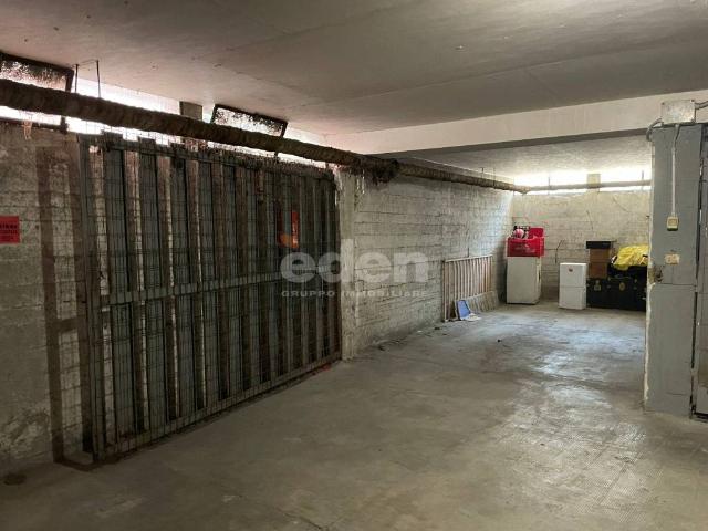 Box in vendita a Centro Storico, Modena